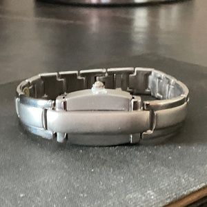 NWOT Ladies Silver 7 1/2" Bracelet With Hidden Quartz Watch